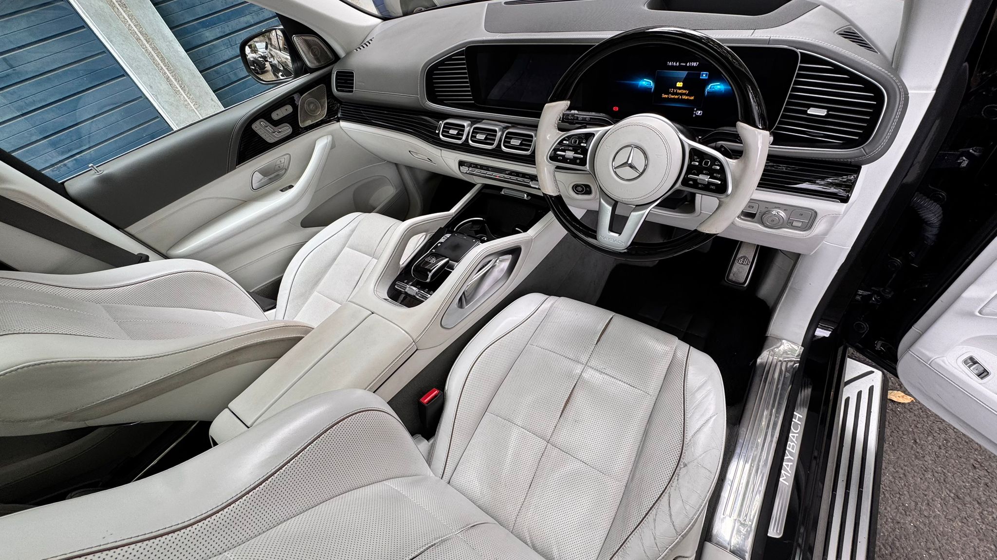 Mercedes-Benz S-Class interior view 2