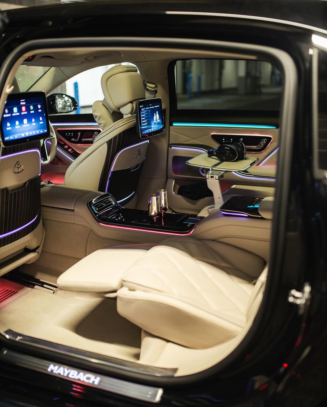 Mercedes-Benz S-Class interior view 4