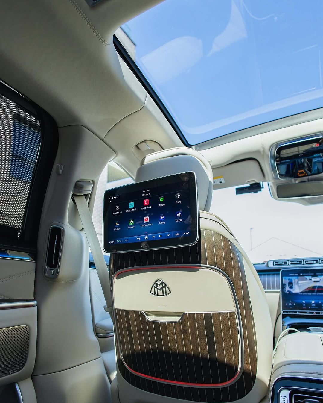 Mercedes-Benz S-Class interior view 7