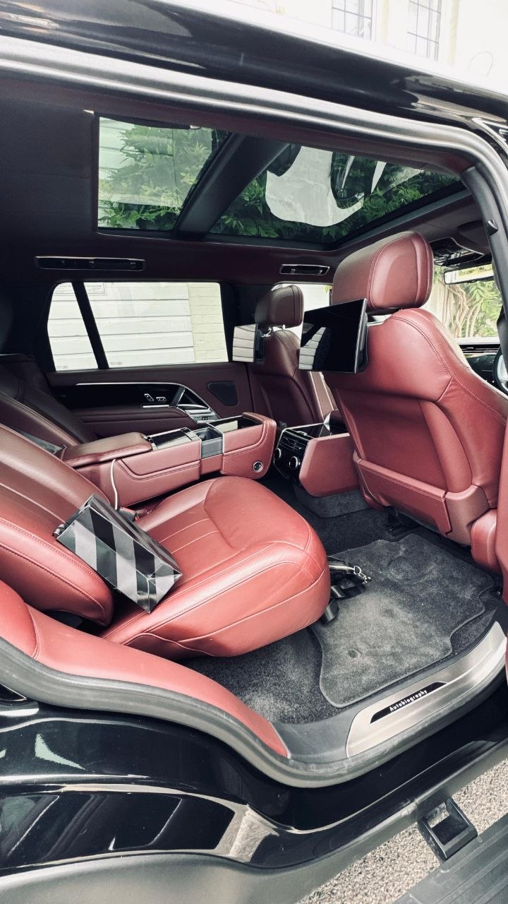 Range Rover Autobiography interior view 4