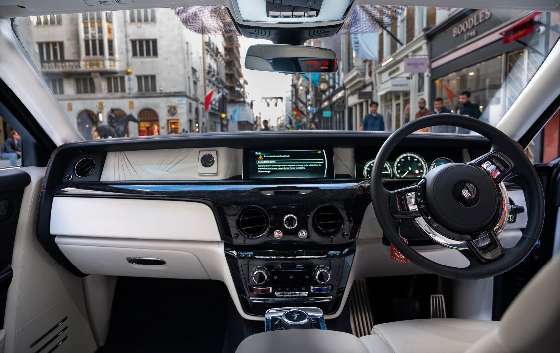 Rolls-Royce Phantom interior view 4