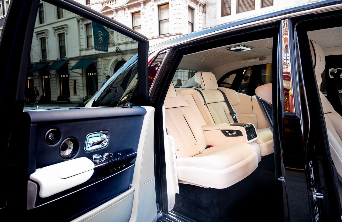 Rolls-Royce Phantom interior view 5