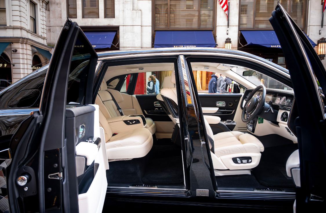Rolls-Royce Phantom interior view 6