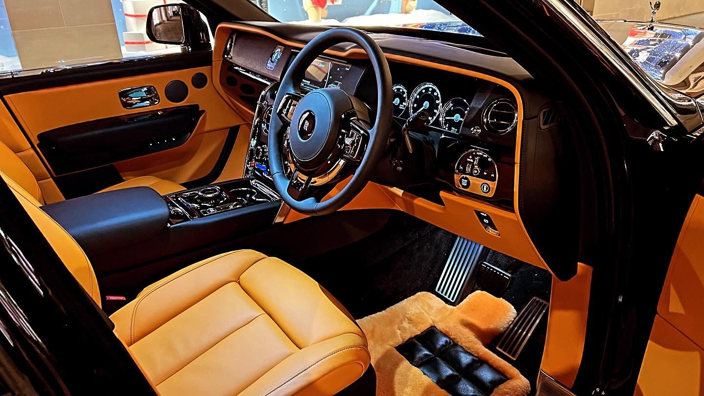 Rolls-Royce Ghost interior view 11