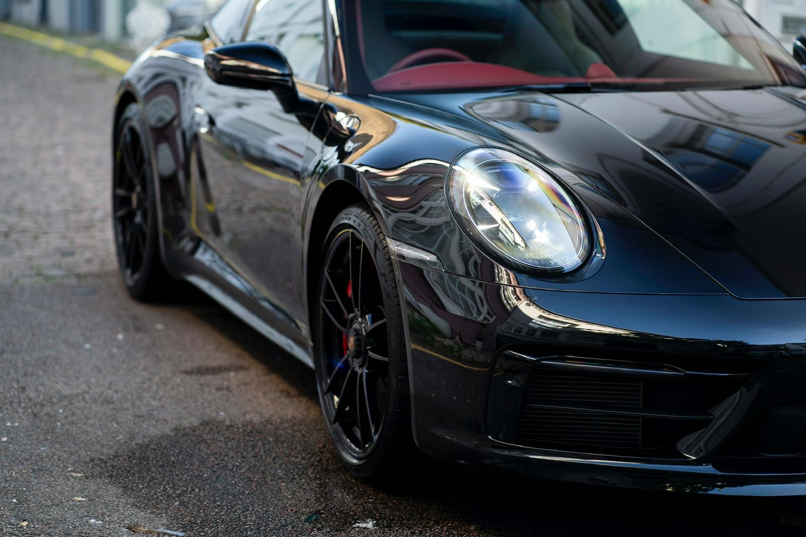 Porsche 911 Targa GTS Side